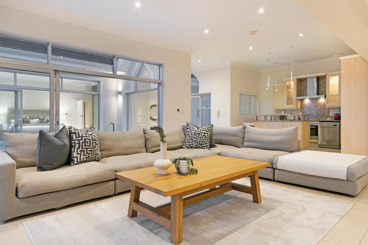 Luxury Serviced Mountain Villa In Constantia Cape Town Bagian luar foto