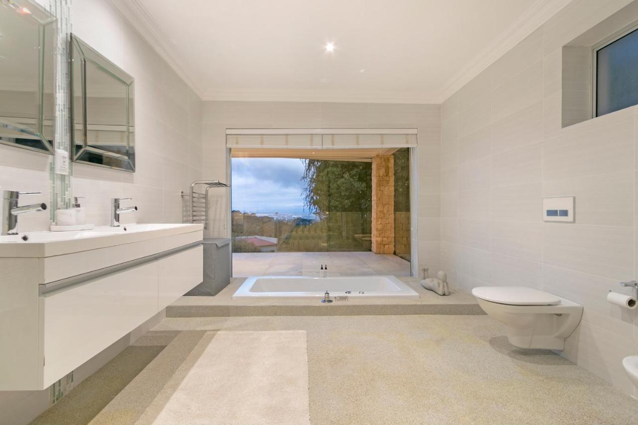 Luxury Serviced Mountain Villa In Constantia Cape Town Bagian luar foto