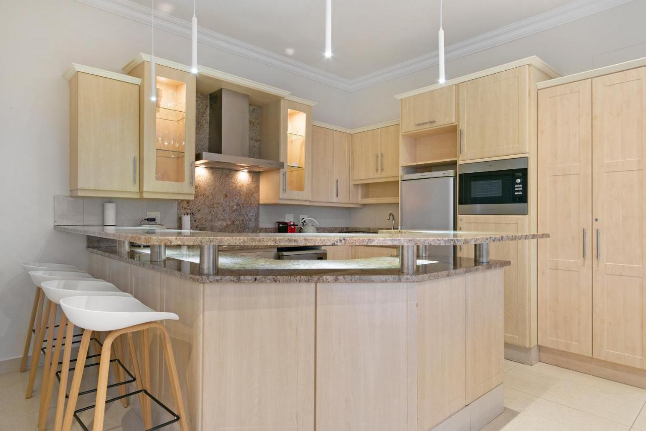 Luxury Serviced Mountain Villa In Constantia Cape Town Bagian luar foto